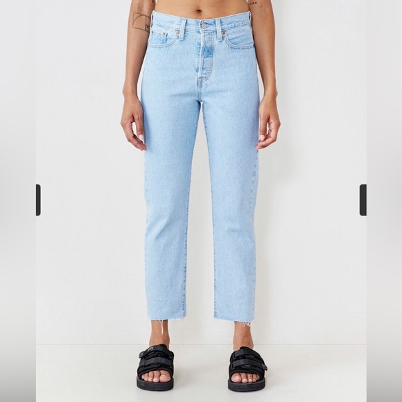 LIKE NEW LEVI’S - Picture 1 of 5